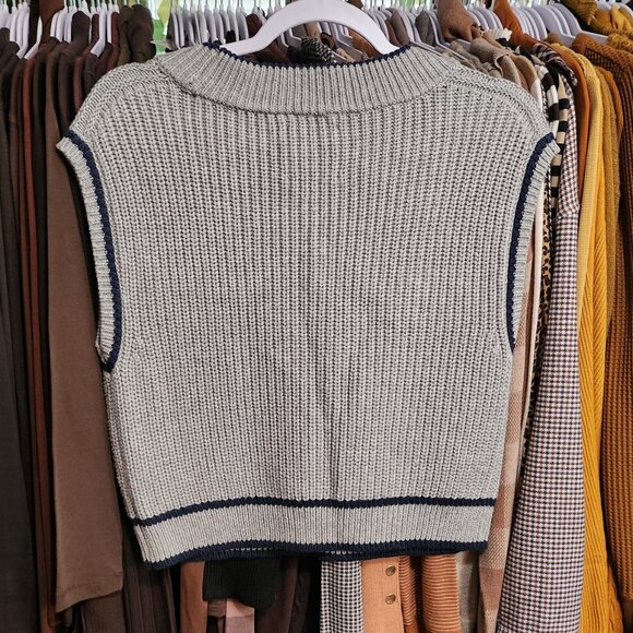 NWT Abercrombie & Fitch Sweater Vest - Picture 4 of 5